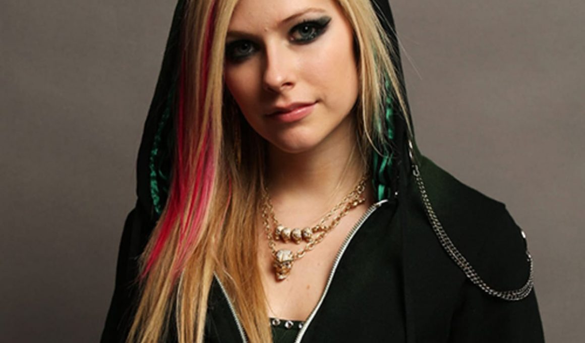 Avril Lavigne Wiki, Biography, Net Worth, Family, Boyfriend Fabulaes