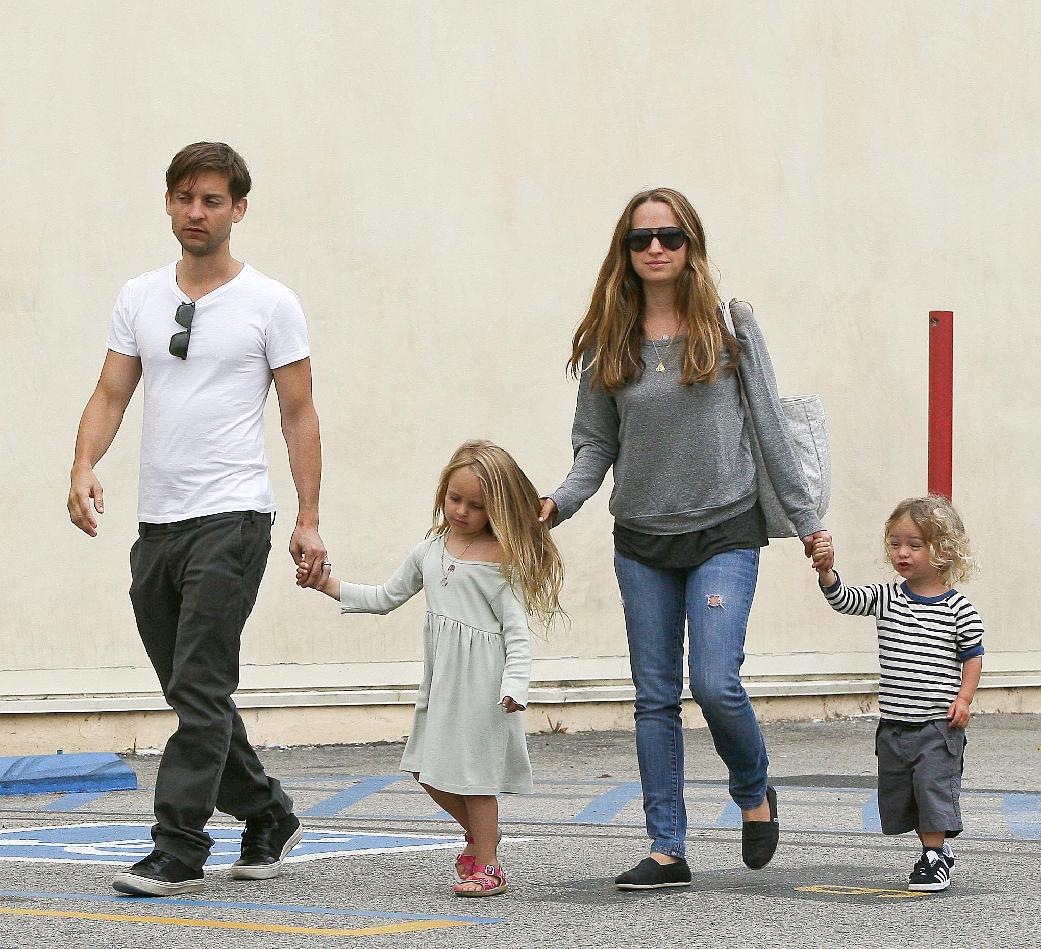 Tobey Maguire Wiki, Bio, Age, Family, Girlfriend & More