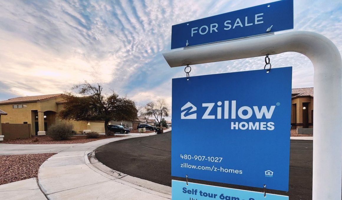 Zillow Seeks to Sell 7000 Homes for $2.8 Billion After Pausing Flipping Halt