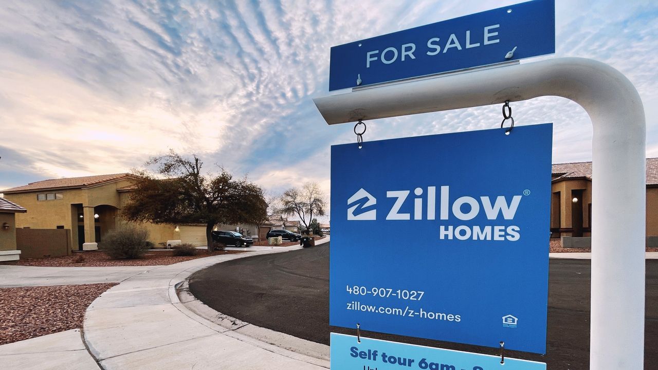 Zillow Seeks to Sell 7000 Homes for $2.8 Billion After Pausing Flipping Halt