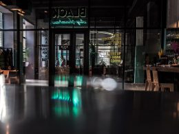 How to Curate the Perfect Coffee House Music Playlist